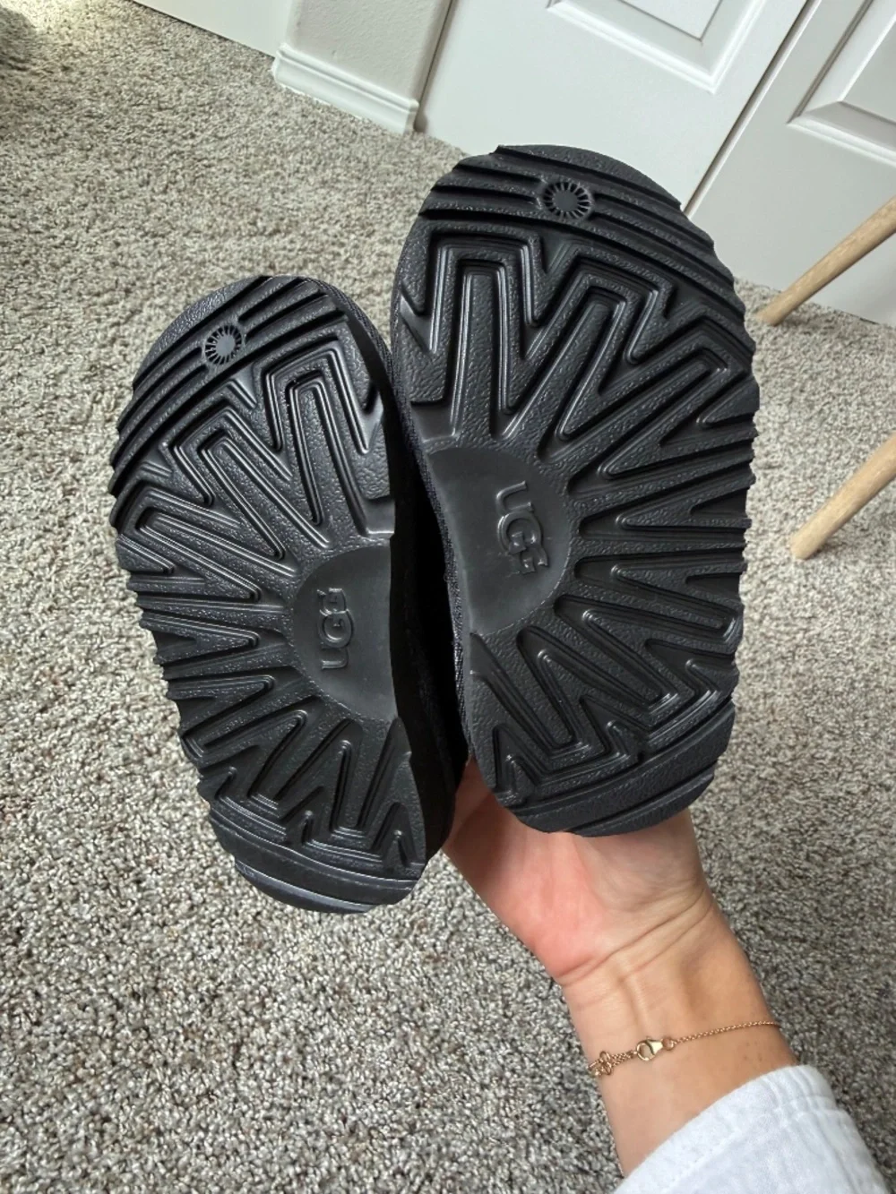 Toddler Ugg Slippers Size 7